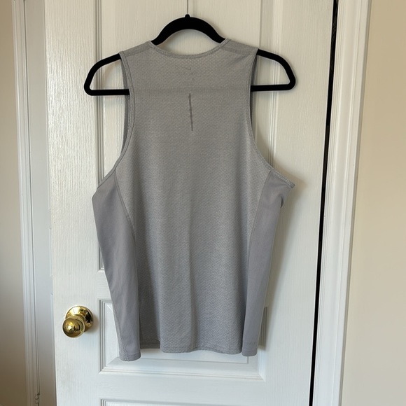 Men’s Nike Dry-Fit Tank - Picture 4 of 4